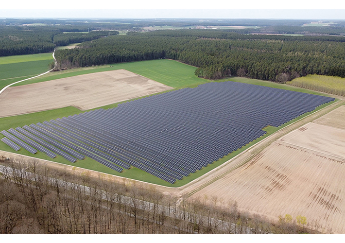 Foto BayWa r.e. contribuye con los objetivos de sostenibilidad de Grupo Schaeffler a través de la venta de un parque solar en Bavaria.